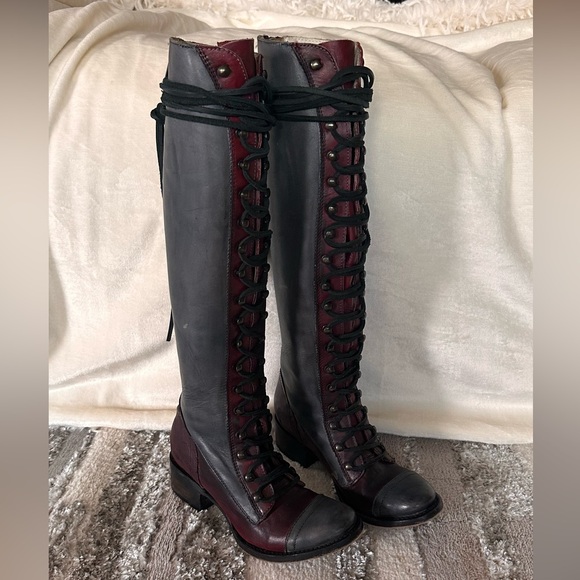 Freebird by Steven Burgundy and Black Lace Up Boots Size 6 - Picture 4 of 9